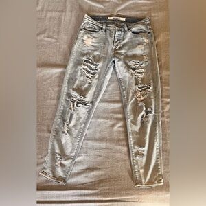 SZ 26 Brandy Melville ripped jeans